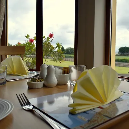 Oda ve Kahvaltı The Meadows 4*